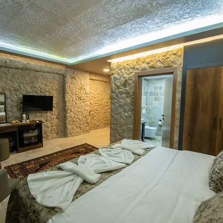 Ahiyan * Uçhisar